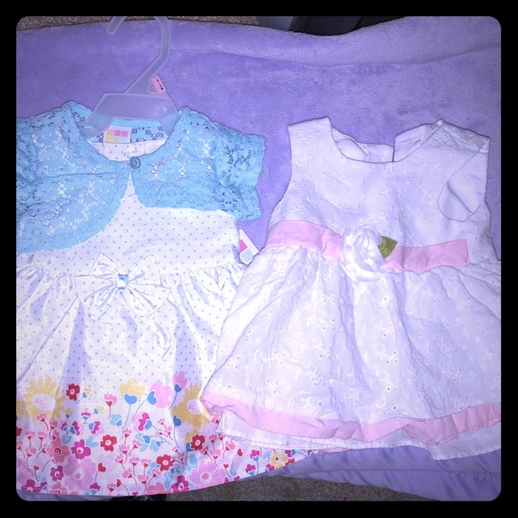 2infant dresses 2 cozy sleepers washcloths towels - Picture 1 of 3